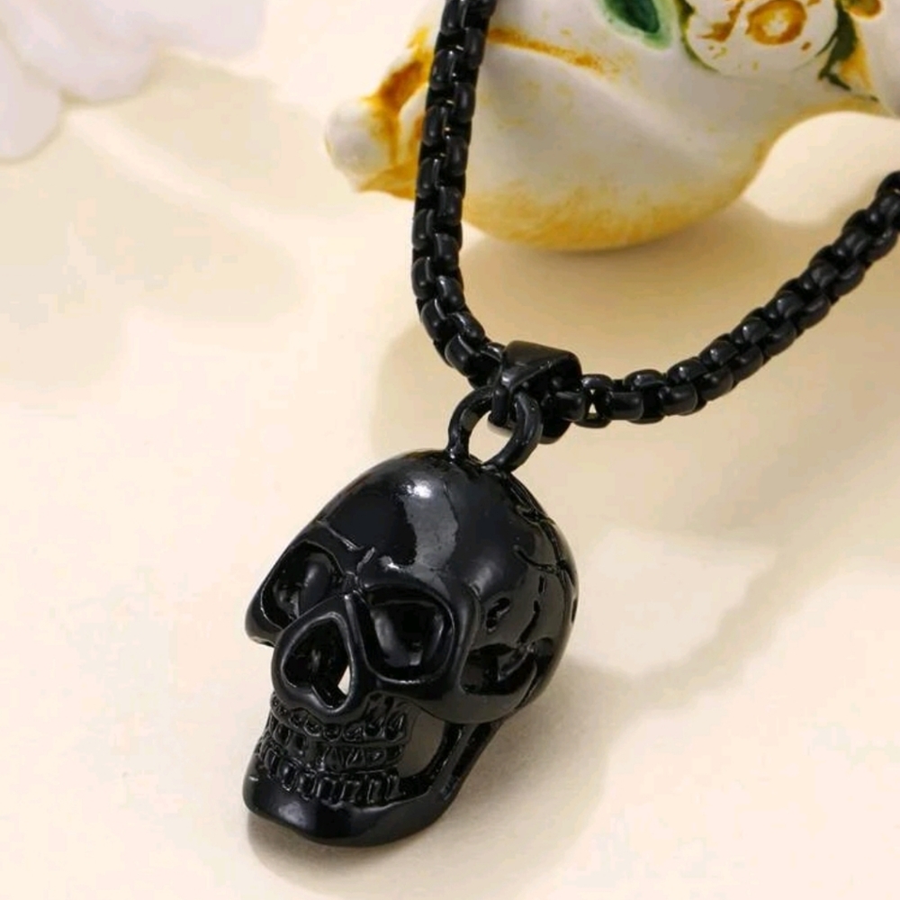 Black gunmetal skull necklace NEW
